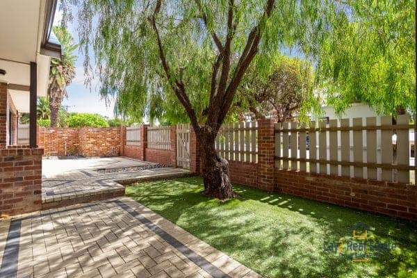 30 Cobden Street Bayswater WA 6053 - Modern 2014 Built Spacious 2 Storey Home - Image 5