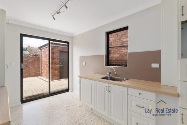 30 Cobden Street Bayswater WA 6053 - Modern 2014 Built Spacious 2 Storey Home - Image 17