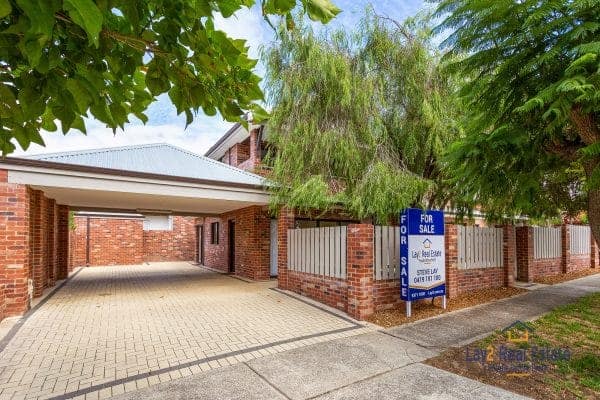 30 Cobden Street Bayswater WA 6053 - Modern 2014 Built Spacious 2 Storey Home - Image 4