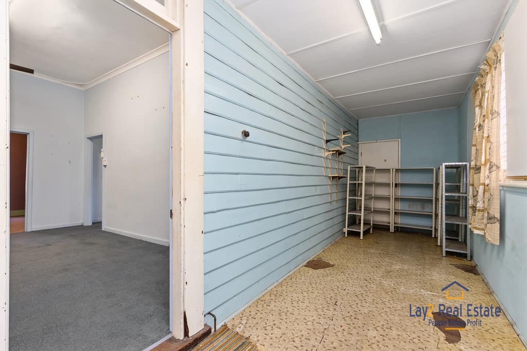 11 Murray Street Bayswater WA 6053. Unrenovated Circa 1918 Character. - Image 15