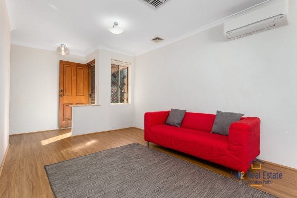 3/2 Raleigh Road Bayswater WA 6053 Modern 3 Bedroom Villa in Small Group - Image 2