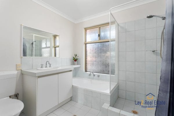 3/2 Raleigh Road Bayswater WA 6053 Modern 3 Bedroom Villa in Small Group - Image 3