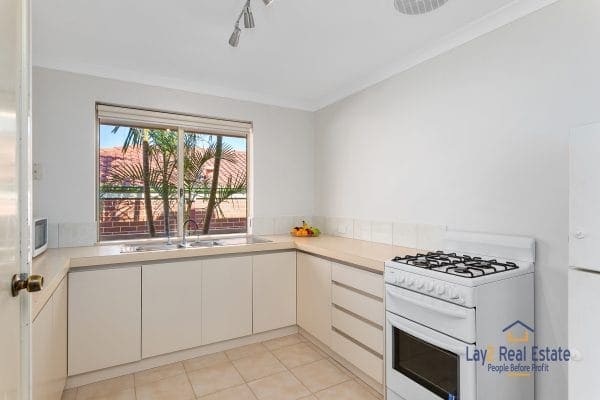 3/2 Raleigh Road Bayswater WA 6053 Modern 3 Bedroom Villa in Small Group - Image 10