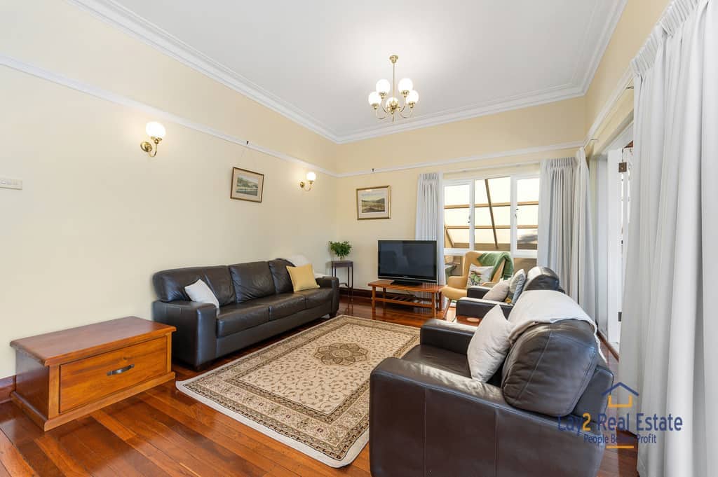 33 Roberts Street Bayswater WA 6053. Extended 1940's Classic Brick and Tile Character Residence - Image 17