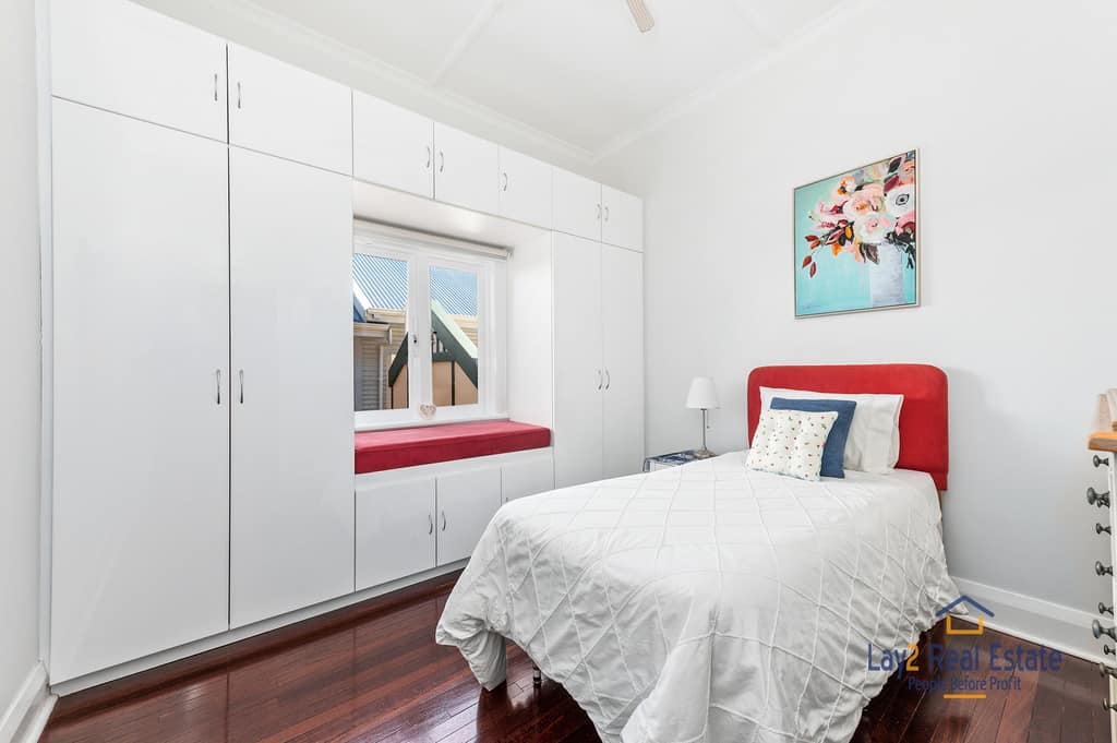 33 Roberts Street Bayswater WA 6053. Extended 1940's Classic Brick and Tile Character Residence - Image 20