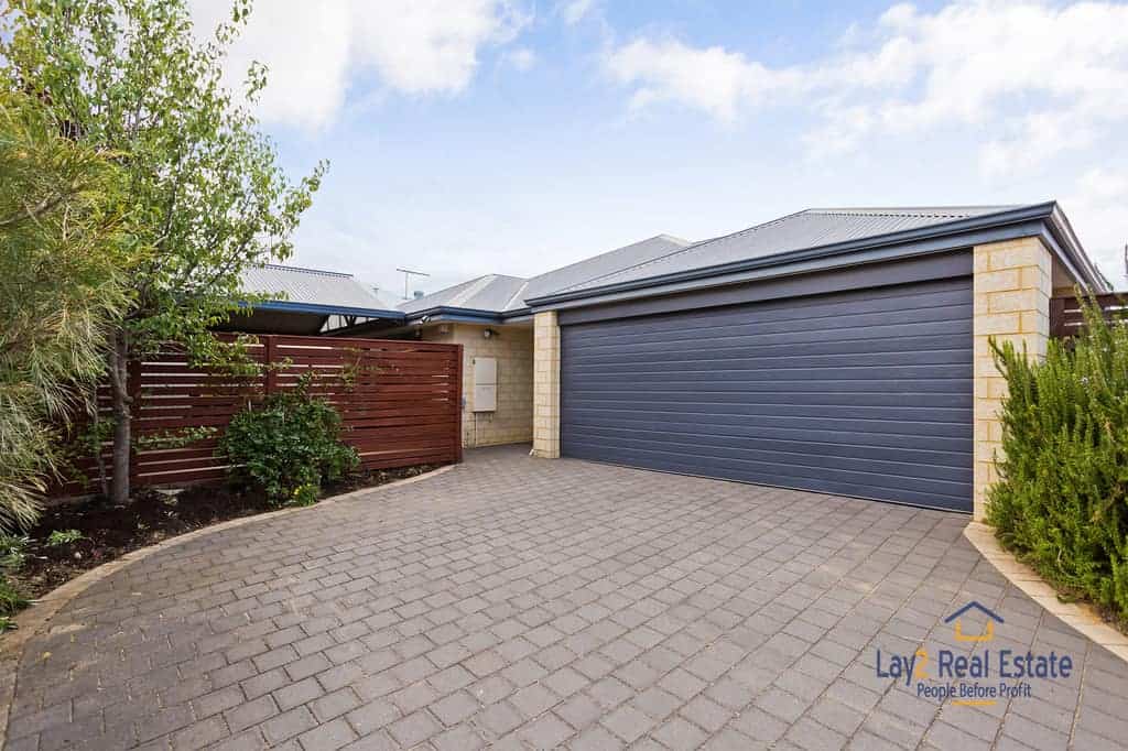 Bayswater Real Estate For Sale by Lay2 - image of driveway to the double lock up garage.