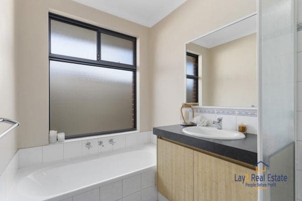33 Katanning Street Bayswater WA 6053. Spacious 4 Bed 2 Bath Family Home on 493sqm Block. - Image 10
