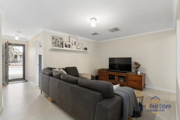33 Katanning Street Bayswater WA 6053. Spacious 4 Bed 2 Bath Family Home on 493sqm Block. - Image 8