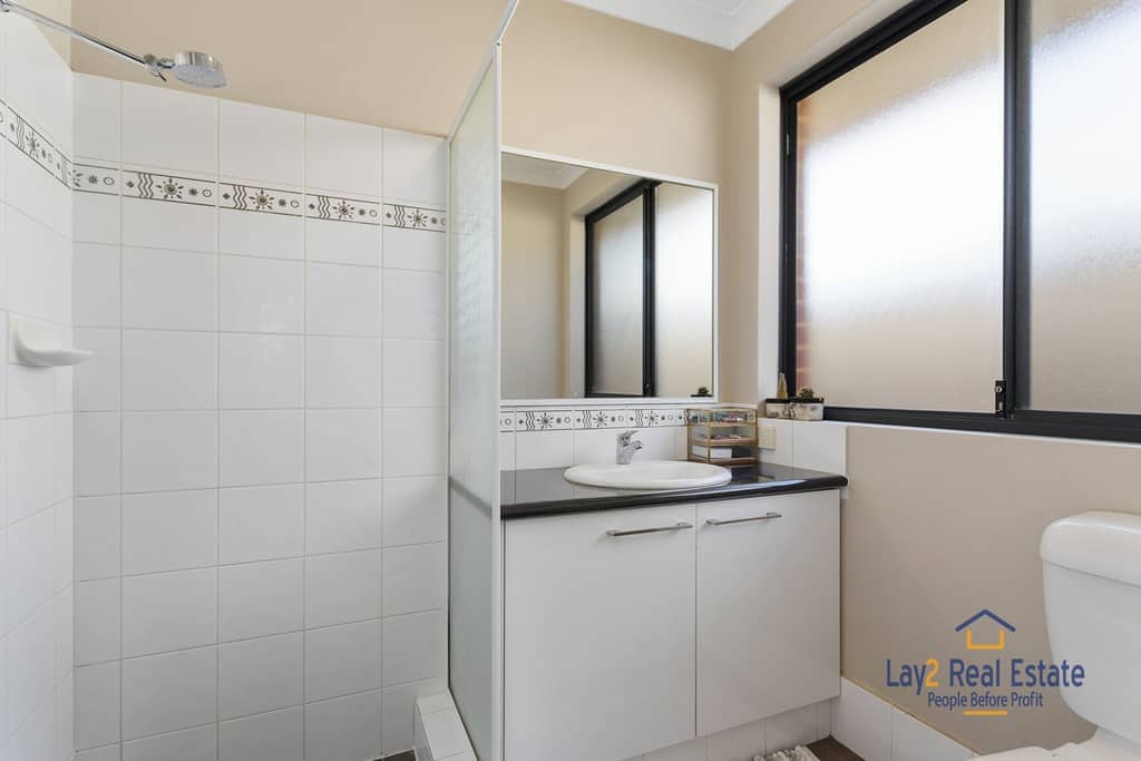 33 Katanning Street Bayswater WA 6053. Spacious 4 Bed 2 Bath Family Home on 493sqm Block. - Image 15