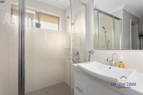 45 King William Street Bayswater WA 6053 Large 6 Bedroom 3 Bathroom in Village Precinct! - Image 13