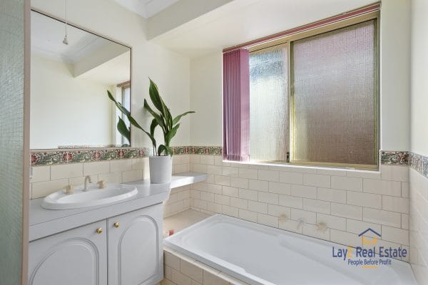 7/39 Langley Road Bayswater WA 6053 - Elevated 3 Bed 2 Bath Town House! - Image 10