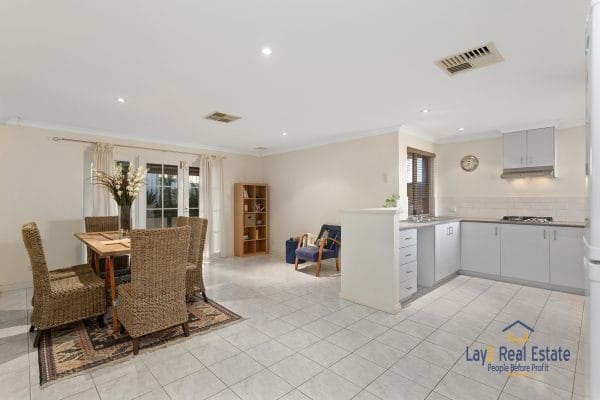 7/39 Langley Road Bayswater WA 6053 - Elevated 3 Bed 2 Bath Town House! - Image 7