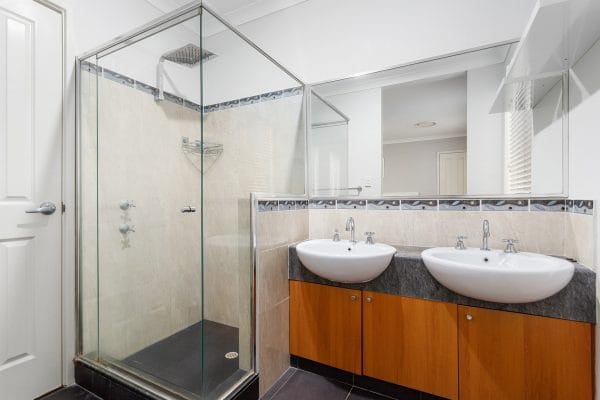 1B Aughton Street Bayswater. Modern 4 x 2 Two Storey. Main Bedroom & Ensuite downstairs - Image 11