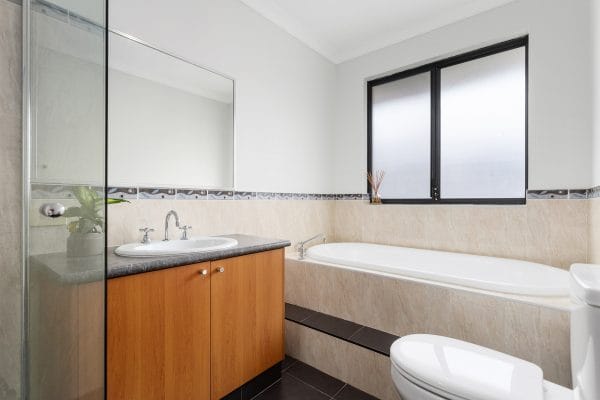 1B Aughton Street Bayswater. Modern 4 x 2 Two Storey. Main Bedroom & Ensuite downstairs - Image 16