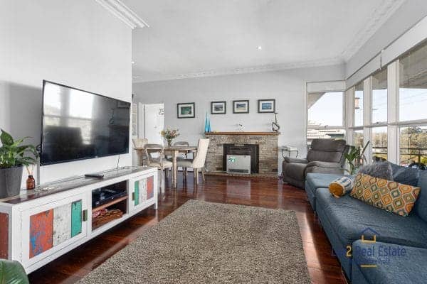 53 Slade Street, Bayswater.  BIG Block, Brick Home, Bayswater Village Location. - Image 7