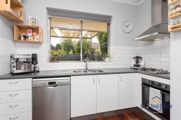 53 Slade Street, Bayswater.  BIG Block, Brick Home, Bayswater Village Location. - Image 12