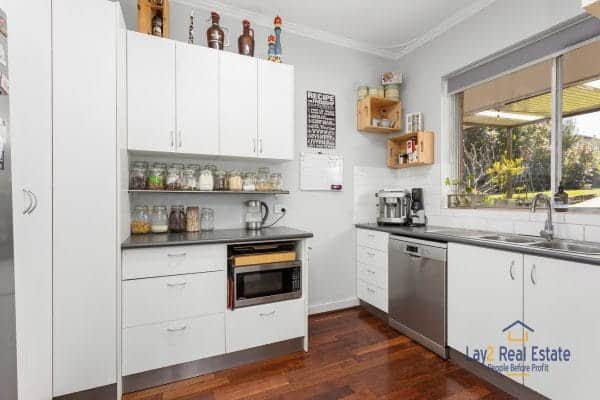 53 Slade Street, Bayswater.  BIG Block, Brick Home, Bayswater Village Location. - Image 11