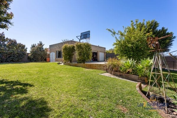 53 Slade Street, Bayswater.  BIG Block, Brick Home, Bayswater Village Location. - Image 23