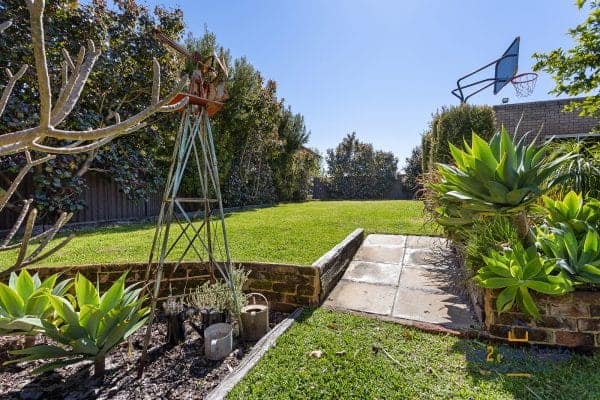 53 Slade Street, Bayswater.  BIG Block, Brick Home, Bayswater Village Location. - Image 25