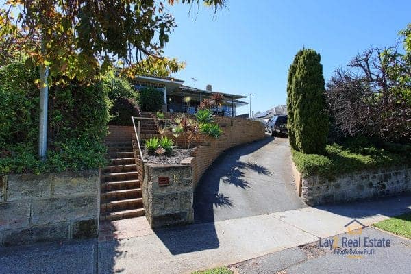 53 Slade Street, Bayswater.  BIG Block, Brick Home, Bayswater Village Location. - Image 2