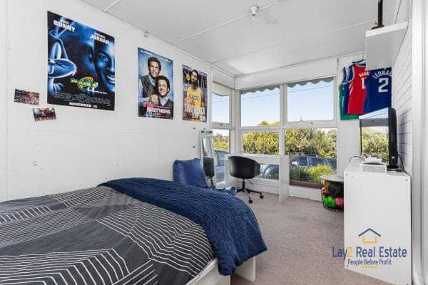 53 Slade Street, Bayswater.  BIG Block, Brick Home, Bayswater Village Location. - Image 15