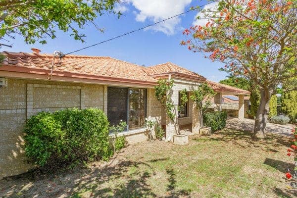 28 Paterson Street Bayswater WA 6053 Family Size Home, Walk to Chisholm. - Image 4