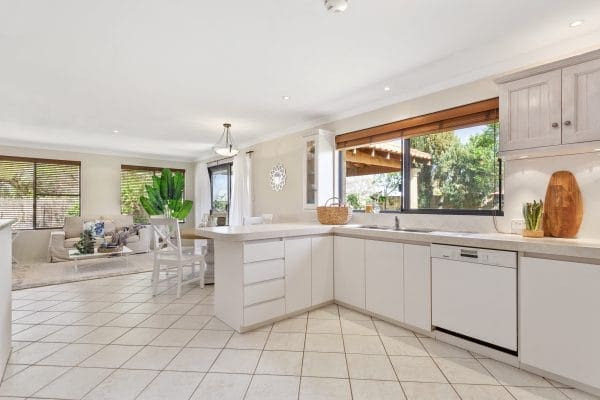 28 Paterson Street Bayswater WA 6053 Family Size Home, Walk to Chisholm. - Image 6