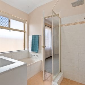 6 Clare Close, Caversham WA 6055 Affordable Family Home for All! - Image 20