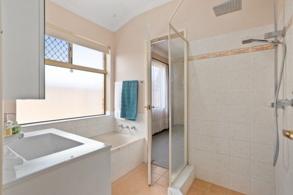 6 Clare Close, Caversham WA 6055 Affordable Family Home for All! - Image 20