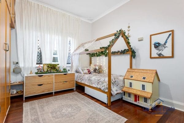 29 Leake Street Bayswater WA 6053. (NOW SOLD by Lay2 Real Estate) Elevated Brick Character Classic Gem! - Image 11