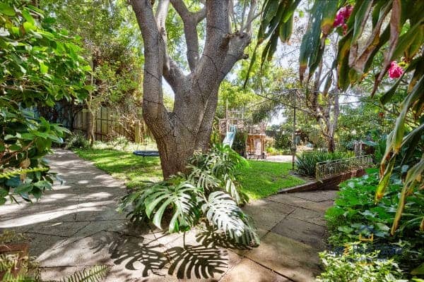 29 Leake Street Bayswater WA 6053. (NOW SOLD by Lay2 Real Estate) Elevated Brick Character Classic Gem! - Image 13