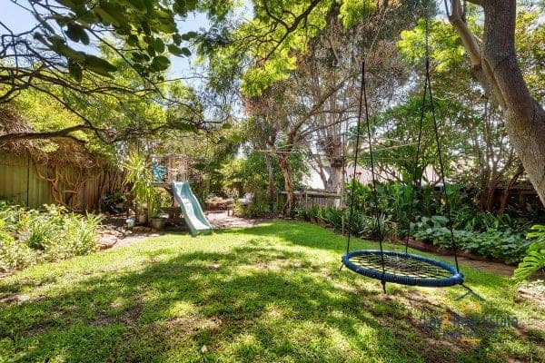 29 Leake Street Bayswater WA 6053. (NOW SOLD by Lay2 Real Estate) Elevated Brick Character Classic Gem! - Image 14