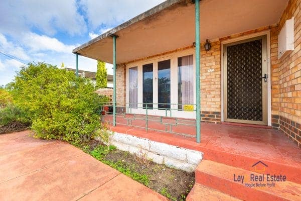 423 Guildford Road Bayswater WA 6053 Renovators Delight With Development Potential! - Image 2