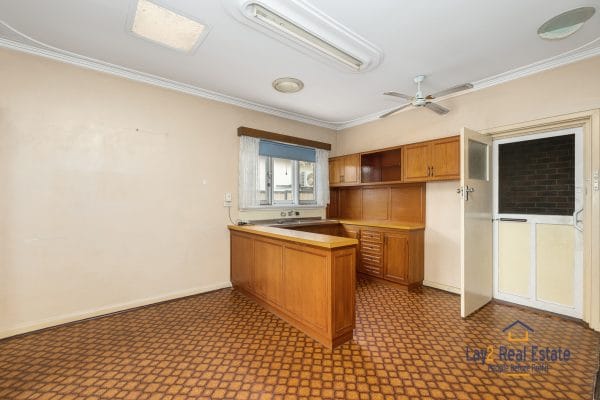 423 Guildford Road Bayswater WA 6053 Renovators Delight With Development Potential! - Image 4