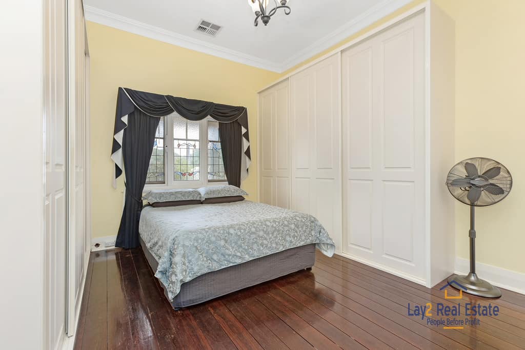 47 Kenilworth Street Bayswater WA 6053 Extended 1930's 4 x 2 Character PLUS Seperate 2 brm cottage all on 1009sqm block. - Image 14