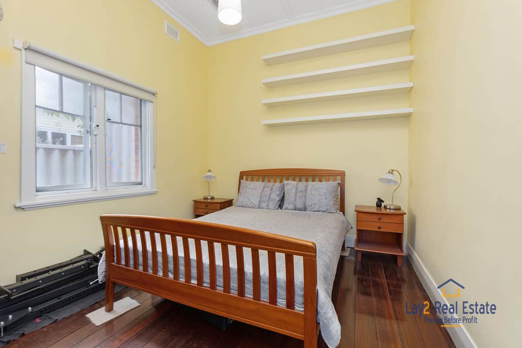 47 Kenilworth Street Bayswater WA 6053 Extended 1930's 4 x 2 Character PLUS Seperate 2 brm cottage all on 1009sqm block. - Image 16