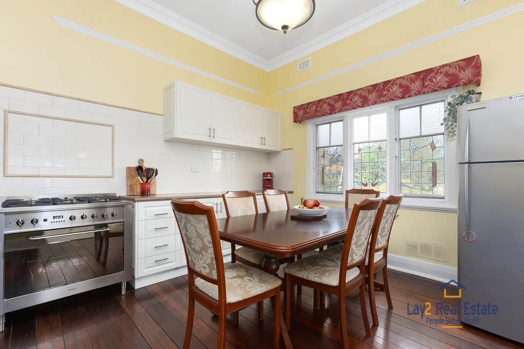 47 Kenilworth Street Bayswater WA 6053 Extended 1930's 4 x 2 Character PLUS Seperate 2 brm cottage all on 1009sqm block. - Image 11