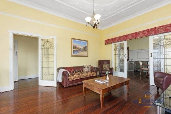 47 Kenilworth Street Bayswater WA 6053  Extended 1930's 4 x 2 Character PLUS Seperate 2 brm cottage all on 1009sqm block. - Image 8