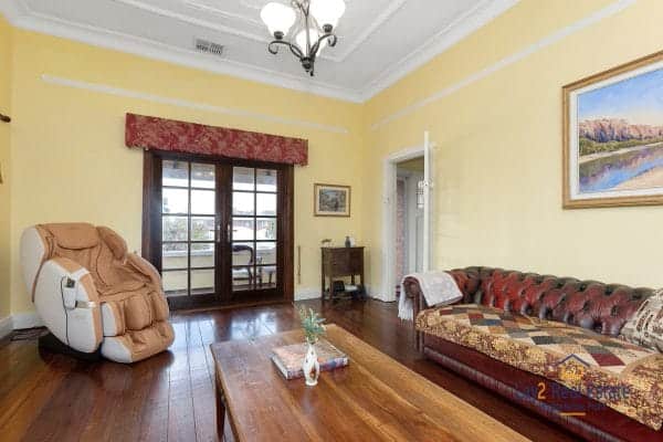 47 Kenilworth Street Bayswater WA 6053  Extended 1930's 4 x 2 Character PLUS Seperate 2 brm cottage all on 1009sqm block. - Image 6