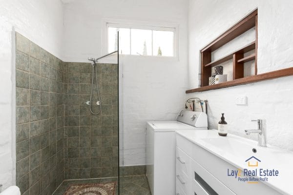 47 Kenilworth Street Bayswater WA 6053  Extended 1930's 4 x 2 Character PLUS Seperate 2 brm cottage all on 1009sqm block. - Image 17