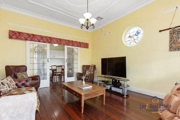 47 Kenilworth Street Bayswater WA 6053  Extended 1930's 4 x 2 Character PLUS Seperate 2 brm cottage all on 1009sqm block. - Image 7