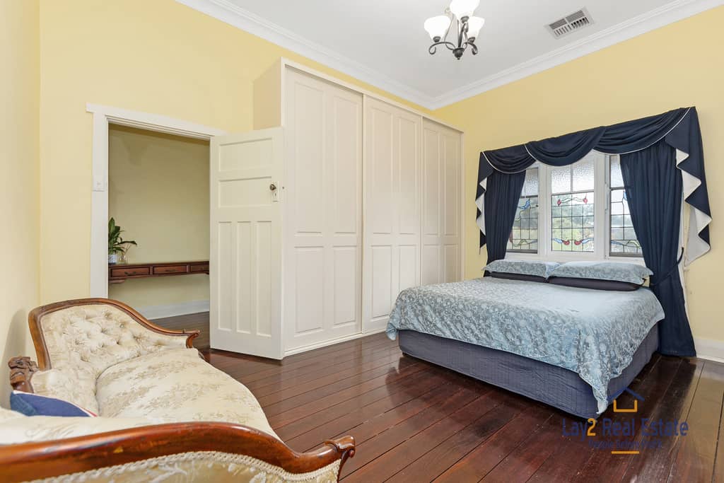 47 Kenilworth Street Bayswater WA 6053 Extended 1930's 4 x 2 Character PLUS Seperate 2 brm cottage all on 1009sqm block. - Image 13