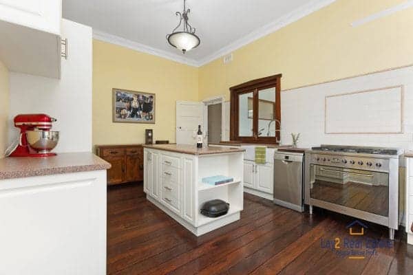47 Kenilworth Street Bayswater WA 6053  Extended 1930's 4 x 2 Character PLUS Seperate 2 brm cottage all on 1009sqm block. - Image 12