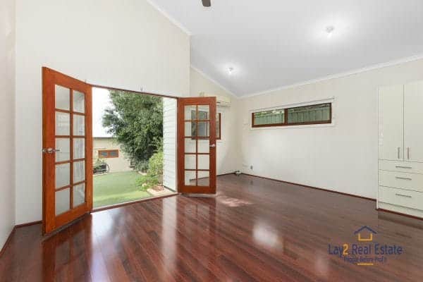 47 Kenilworth Street Bayswater WA 6053  Extended 1930's 4 x 2 Character PLUS Seperate 2 brm cottage all on 1009sqm block. - Image 25