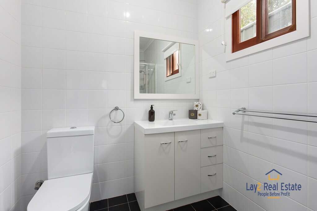 47 Kenilworth Street Bayswater WA 6053 Extended 1930's 4 x 2 Character PLUS Seperate 2 brm cottage all on 1009sqm block. - Image 27