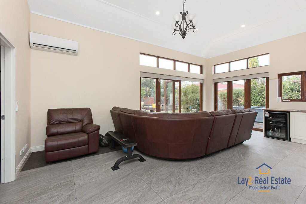 47 Kenilworth Street Bayswater WA 6053 Extended 1930's 4 x 2 Character PLUS Seperate 2 brm cottage all on 1009sqm block. - Image 20