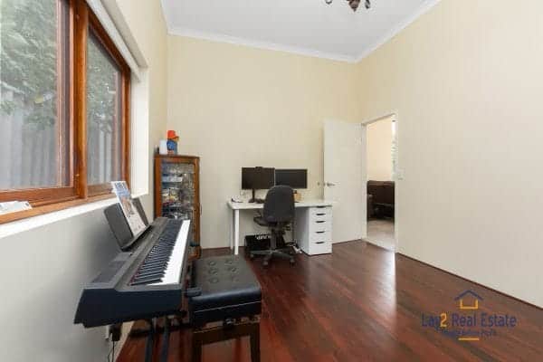 47 Kenilworth Street Bayswater WA 6053  Extended 1930's 4 x 2 Character PLUS Seperate 2 brm cottage all on 1009sqm block. - Image 19