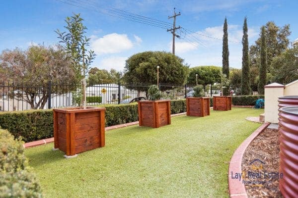 47 Kenilworth Street Bayswater WA 6053  Extended 1930's 4 x 2 Character PLUS Seperate 2 brm cottage all on 1009sqm block. - Image 4
