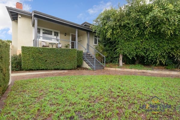 46 Roberts Street Bayswater WA 6053 1950's Elevated Family Favourite! - Image 2