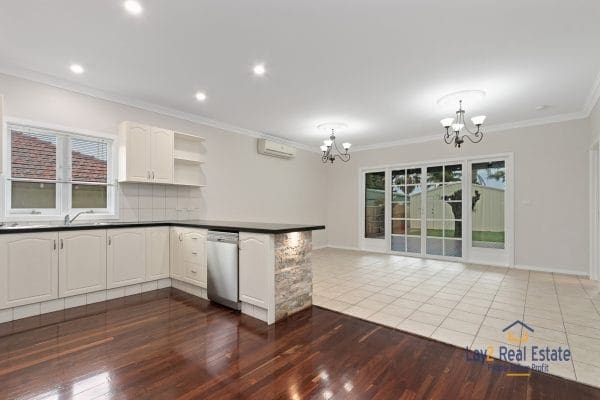 46 Roberts Street Bayswater WA 6053 1950's Elevated Family Favourite! - Image 5